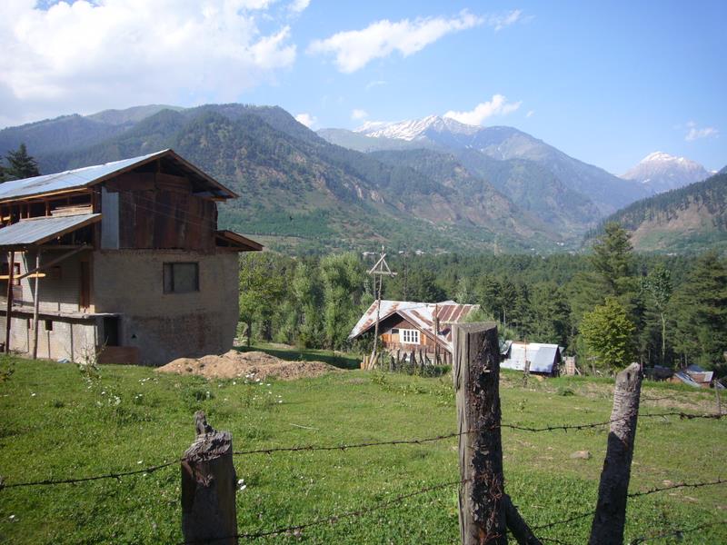 Travel - India - Kashmir - Pahalgam - Around Bentes Lodge